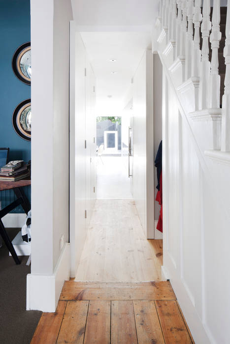 View from Hallway. Gundry & Ducker Architecture Modern corridor, hallway & stairs Wood Wood effect