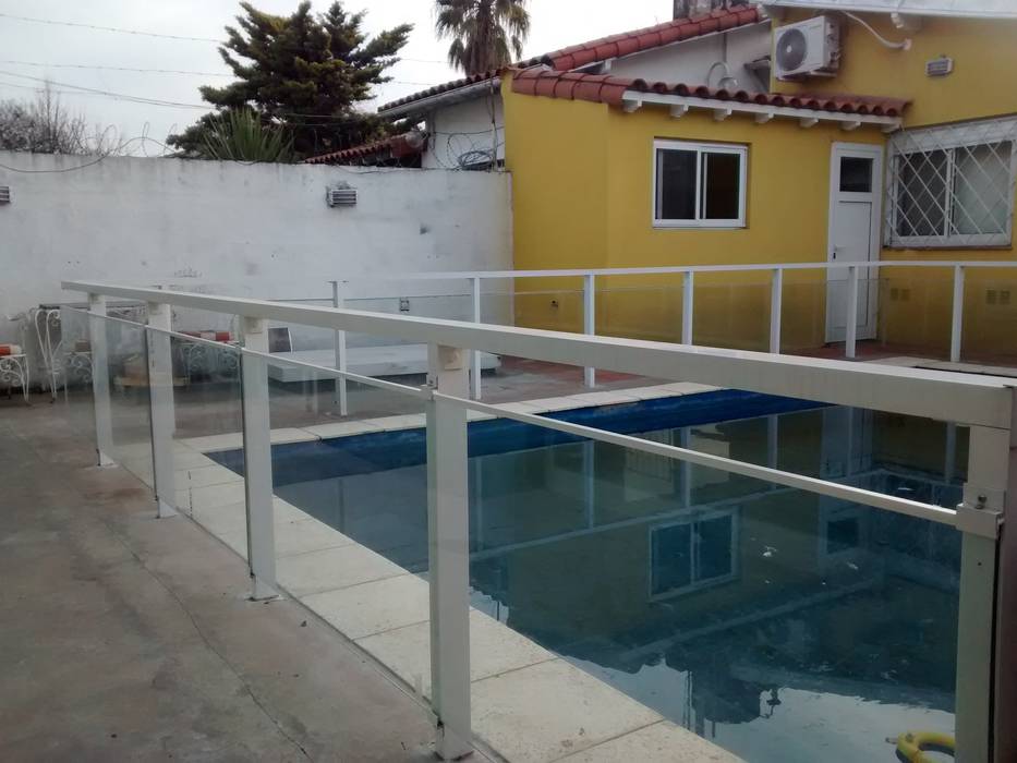 Baranda de proteccion para piscina, VETROLUX ABERTURAS VETROLUX ABERTURAS Pool
