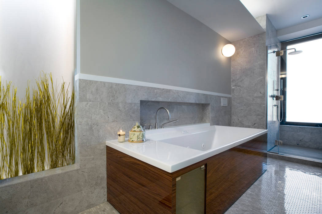 Empire State Loft, Koko Architecture + Design Koko Architecture + Design Modern Bathroom