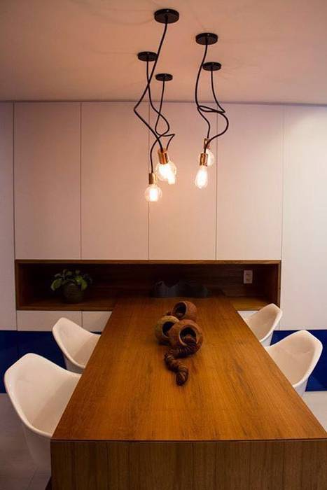 Modern dining room by A MARCENARIA Modern