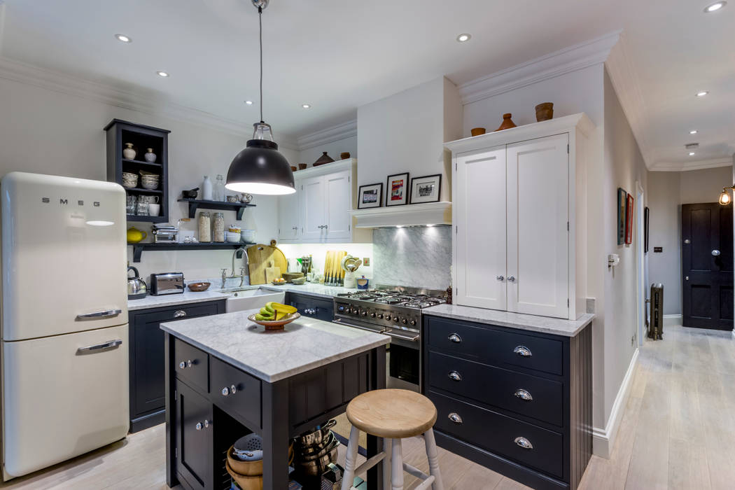 Kitchen GK Architects Ltd Classic style kitchen