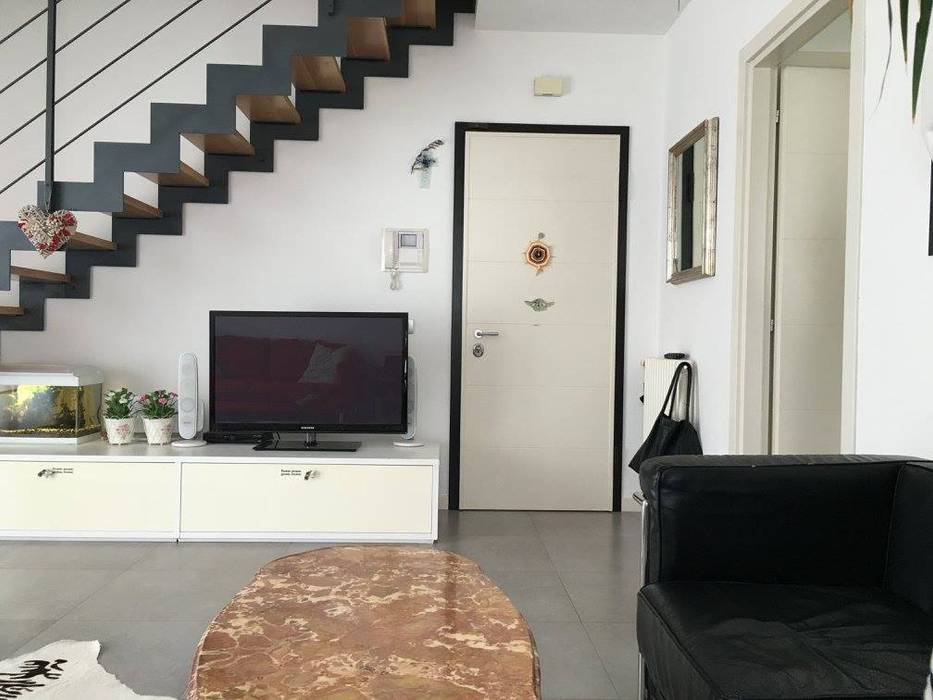 Duplex di recente costruzione - 155.000 euro, Immobiliare De Piccoli Immobiliare De Piccoli Pasillos, vestíbulos y escaleras de estilo moderno
