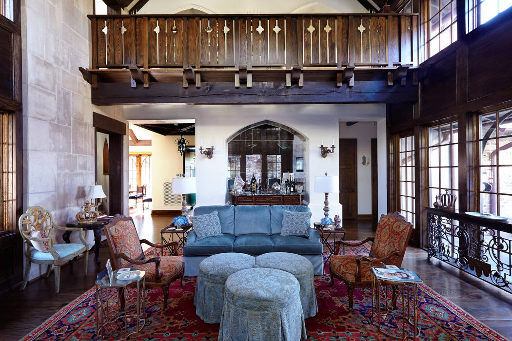 English Abbey, Jeffrey Dungan Architects Jeffrey Dungan Architects Living room Wood Wood effect