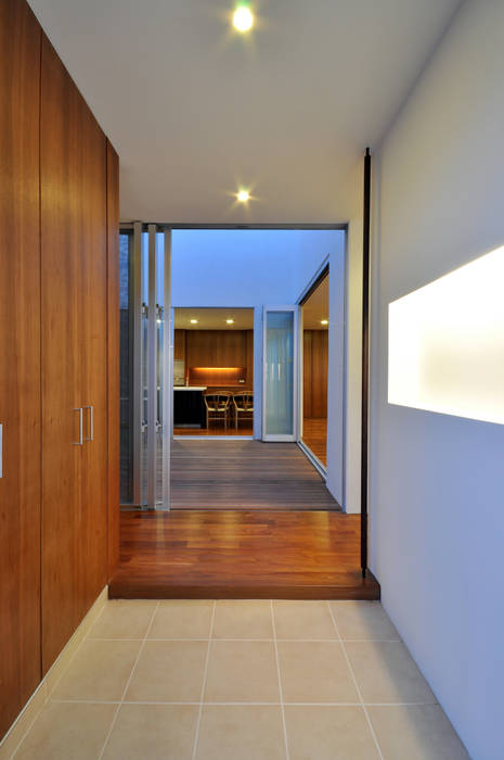 YSM-HOUSE, 門一級建築士事務所 門一級建築士事務所 Modern corridor, hallway & stairs لکڑی Wood effect