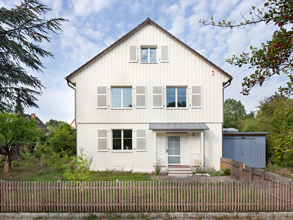 Haus Zehlendorf ll, Müllers Büro Müllers Büro Classic style houses