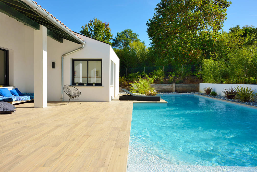 Création villa avec piscine , Agence CréHouse Agence CréHouse Piscine moderne