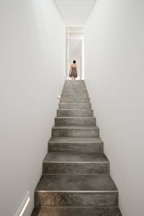 Stairs StudioArte Pasillos, halls y escaleras minimalistas Stairs,concrete flooring