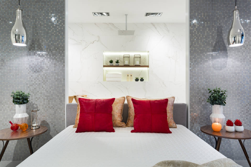 Urban Glam House . Showroom LoveTiles 2016, ÀS DUAS POR TRÊS, Arquitetura de Interiores e Decoração ÀS DUAS POR TRÊS, Arquitetura de Interiores e Decoração Modern style bedroom