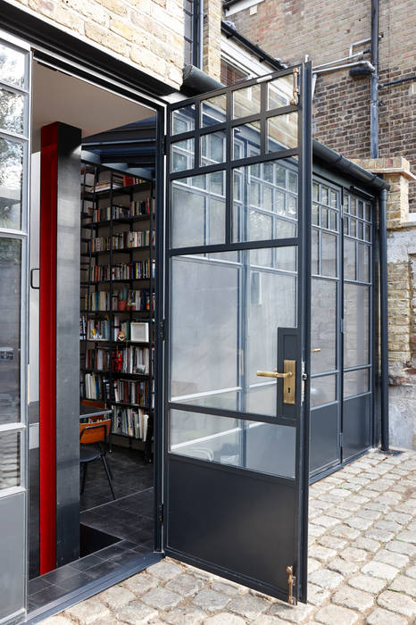 An external shot of steel doors Trombe Ltd Puertas y ventanas de estilo moderno Metal doors,glass,glazing,steel doors,iron,Crittall