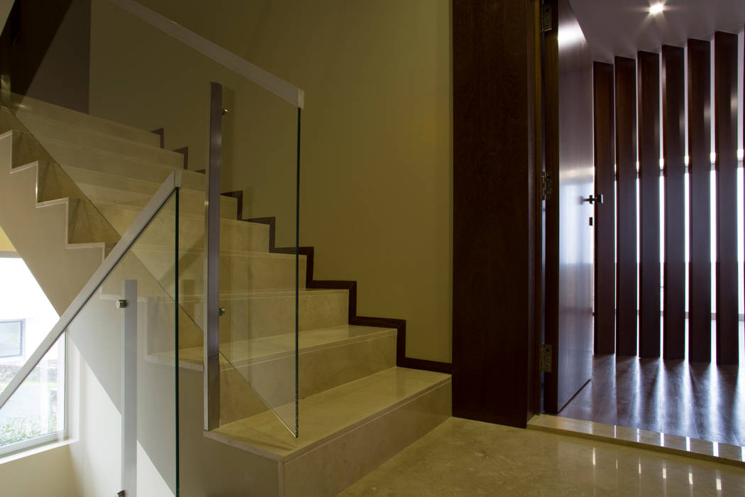 Empreendimento LUZIA VILLAS | Edifício Multifamiliar, Valdemar Coutinho Arquitectos Valdemar Coutinho Arquitectos Corredores, halls e escadas modernos