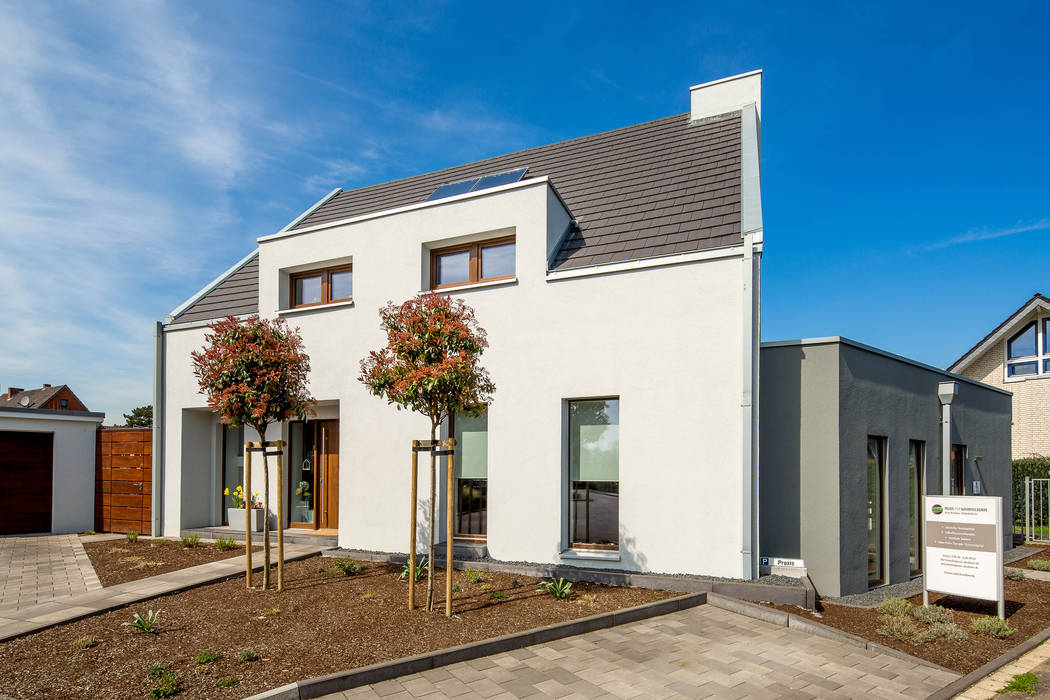 Straßenansicht minimalistische häuser von architektur ...