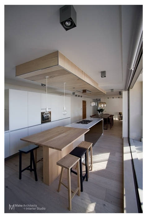 The Combination of Luxury and Modern: Costa Brava, Make Architects + Interior Studio Make Architects + Interior Studio Dapur Modern
