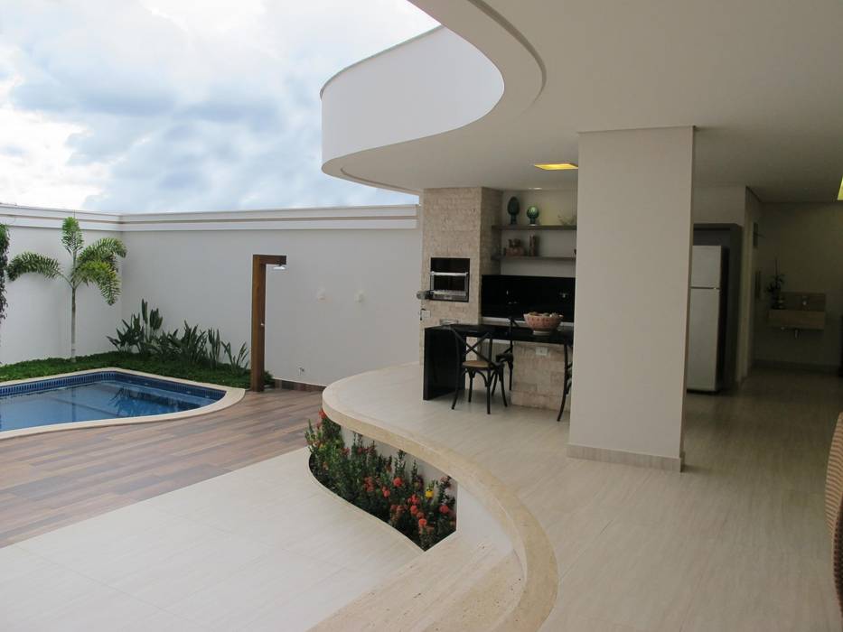 Casa Paranhos, Cia de Arquitetura Cia de Arquitetura Classic style garden