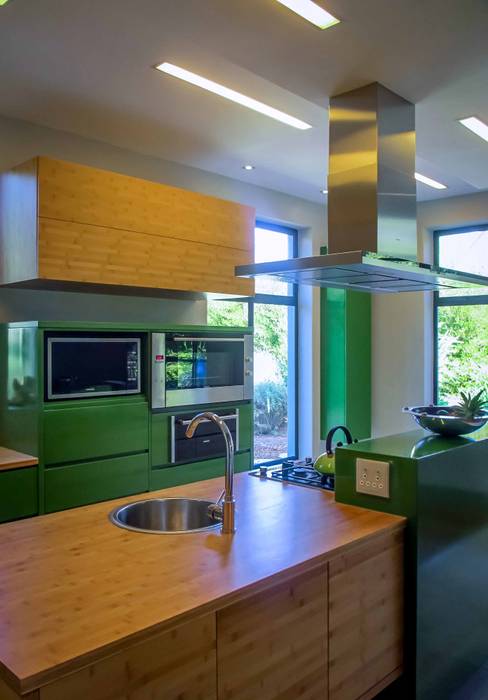 Kitchen WHO DID IT Modern kitchen Bamboo Green