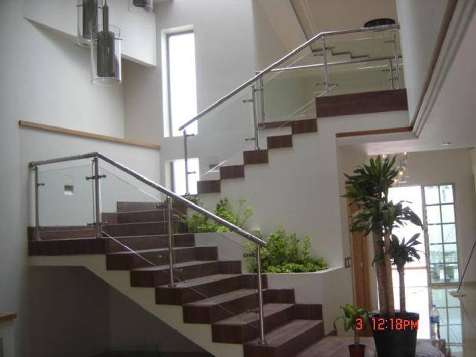 Escaleras, ORO ARQUITECTURA ORO ARQUITECTURA Pasillos, vestíbulos y escaleras modernos