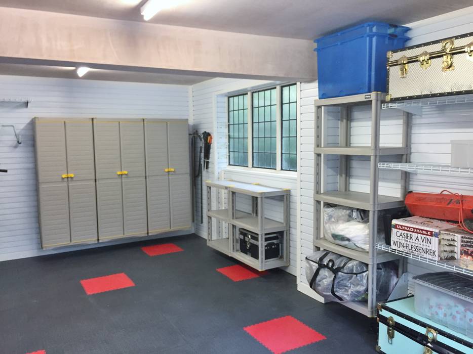 Great Storage Solutions and a Striking Tiled Floor in Little Chalfont, Buckinghamshire Garageflex Modern Garaj / Hangar garage,buckinghamshire,chalfont,garage storage,garageflex,wall solutions,fitted garage,uk,shelving,cupboards,floor tiles