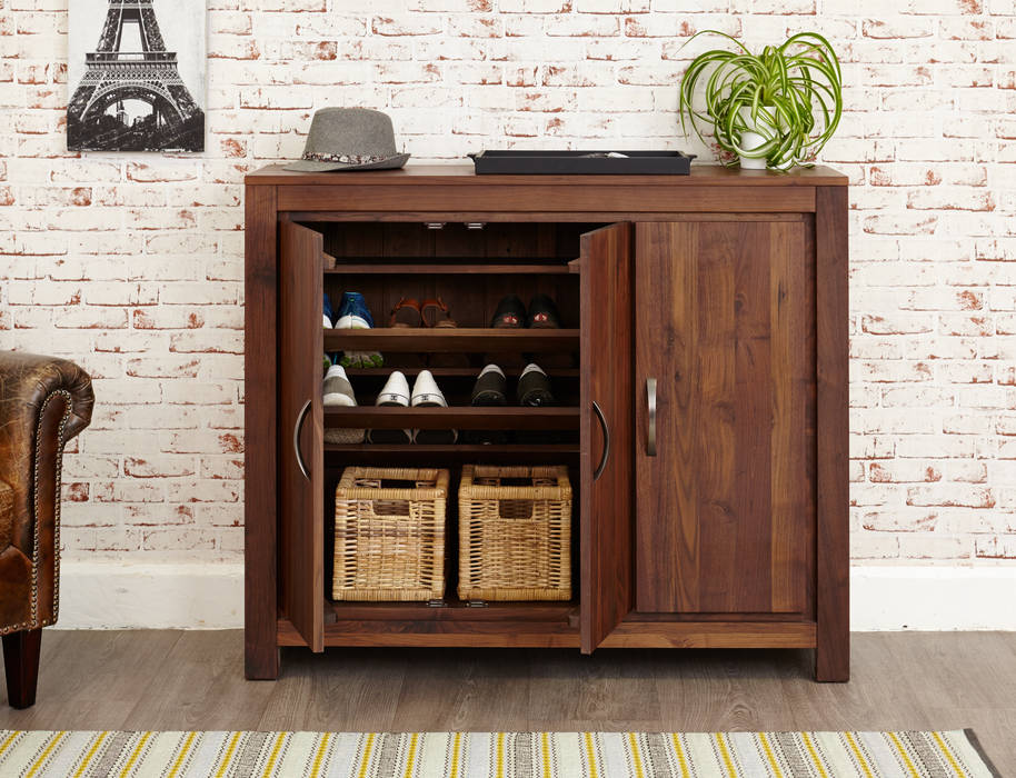 Solid Walnut Shoe Cabinet from our Mayan Range Big Blu Furniture ห้องโถงทางเดินและบันไดสมัยใหม่ ไม้จริง Multicolored ที่เก็บของ