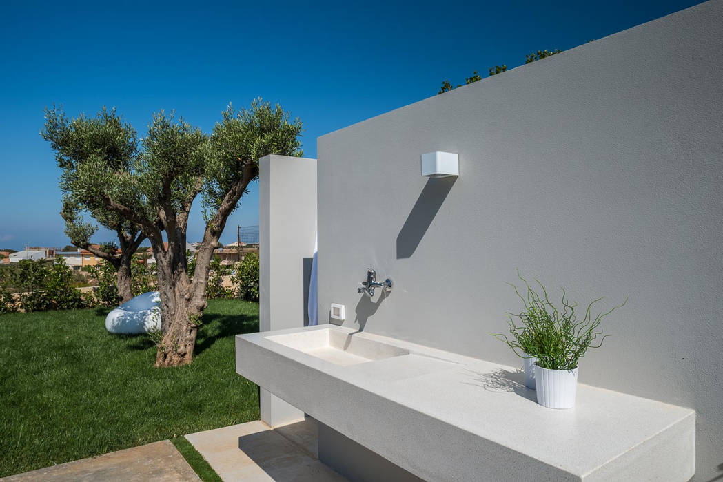 Villa: Una forte relazione tra gli ambienti interni e il paesaggio, DFG Architetti Associati DFG Architetti Associati 모던스타일 정원