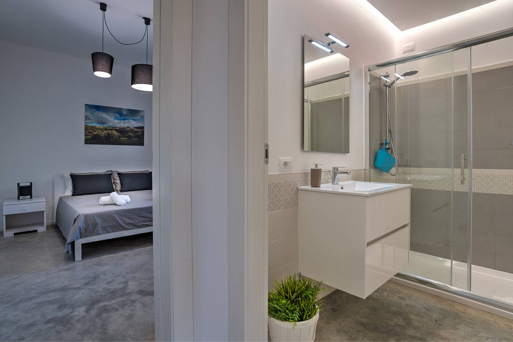 Villa: Una forte relazione tra gli ambienti interni e il paesaggio, DFG Architetti Associati DFG Architetti Associati Modern style bathrooms