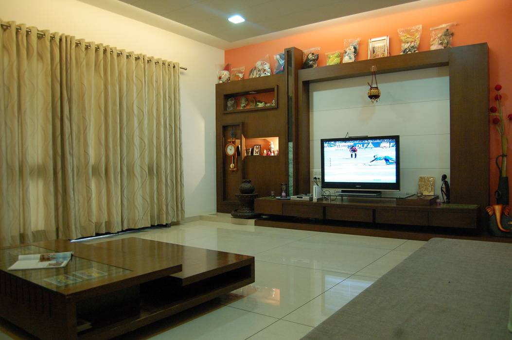 Residence , AM Associates AM Associates Modern living room Wood Wood effect Property,Interior design,Wood,Cabinetry,House,Television,Building,Television set,Flooring,Floor