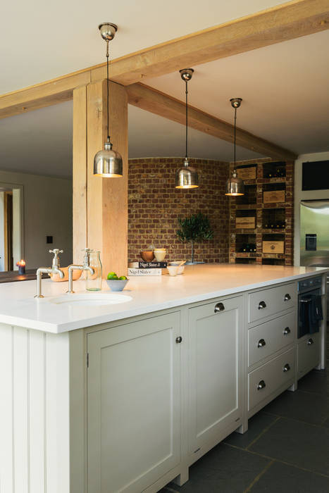 The Henley on Thames Kitchen by deVOL deVOL Kitchens Nhà bếp phong cách mộc mạc