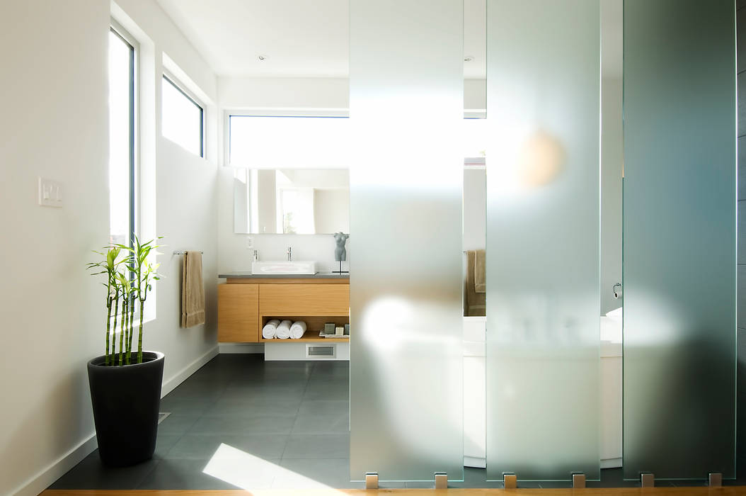 Fold Place, Linebox Studio Linebox Studio Modern Bathroom