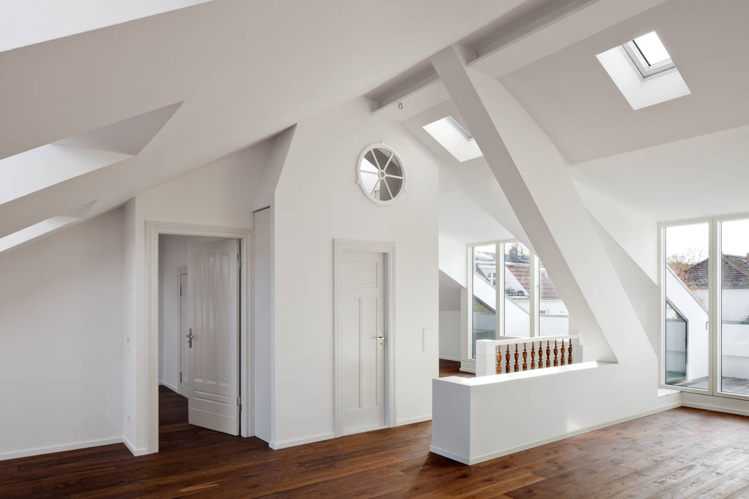 living area brandt+simon architekten Modern Living Room Wood Wood effect attic expansion,Berlin,white,dormer,roof-top window,wood,living area,kitchen