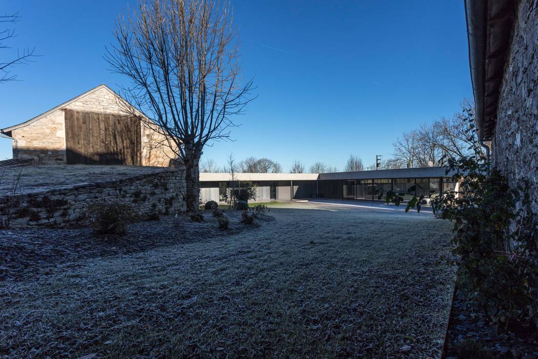 MAISON ONET l'EGLISE, Hugues Tournier Architecte Hugues Tournier Architecte Industrial style houses