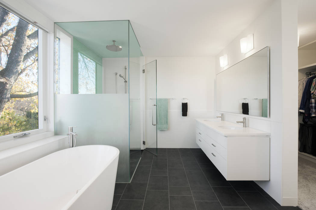 The Hambly House, dpai architecture inc dpai architecture inc Minimalist style bathroom Building,Tap,Cabinetry,Fixture,Window,Mirror,Interior design,Sink,Flooring,Grey