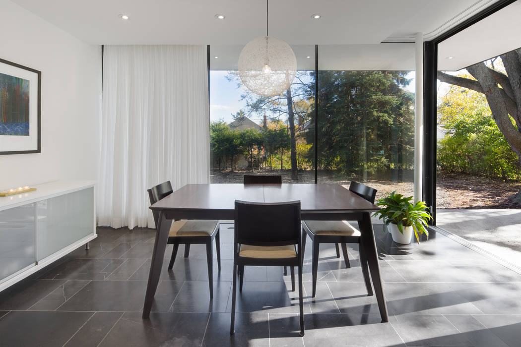 The Hambly House, dpai architecture inc dpai architecture inc Minimalist dining room