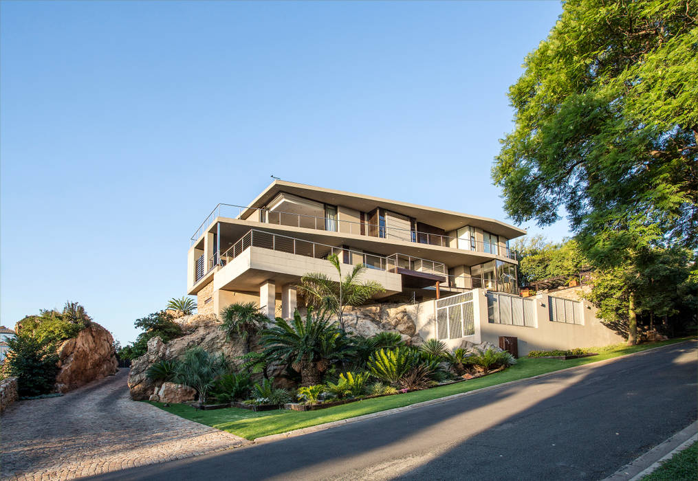 The Home on a Hill , FRANCOIS MARAIS ARCHITECTS FRANCOIS MARAIS ARCHITECTS Modern houses