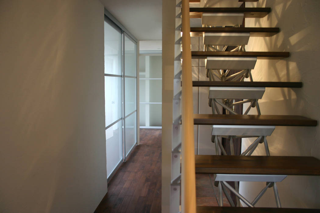 ｍアーキテクツ 高級邸宅 豪邸 注文住宅 別荘建築 Luxury Houses M Architects Modern Corridor Hallway Stairs Aluminium Zinc Grey Homify