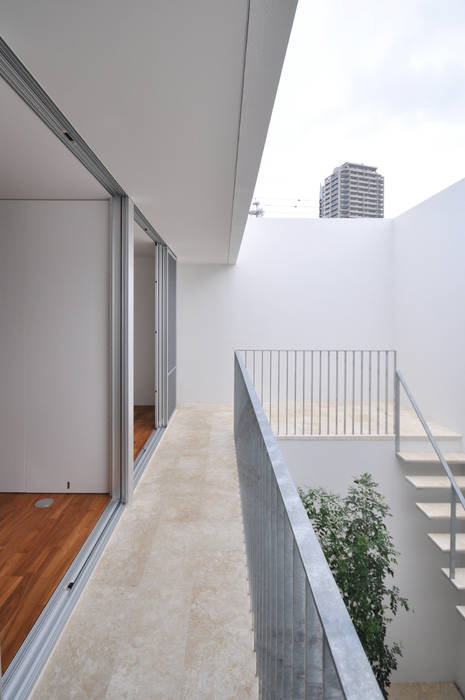 UM-HOUSE, 門一級建築士事務所 門一級建築士事務所 Modern balcony, veranda & terrace