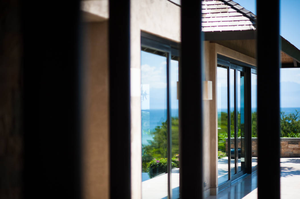 Fotografía de arquitectura - Villa Siriyana, Punta Mita, Nayarit, Arcencielstudio Arcencielstudio Tropical style windows & doors