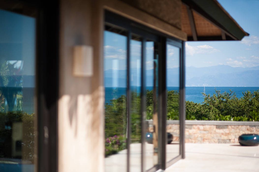 Fotografía de arquitectura - Villa Siriyana, Punta Mita, Nayarit, Arcencielstudio Arcencielstudio Tropical style windows & doors