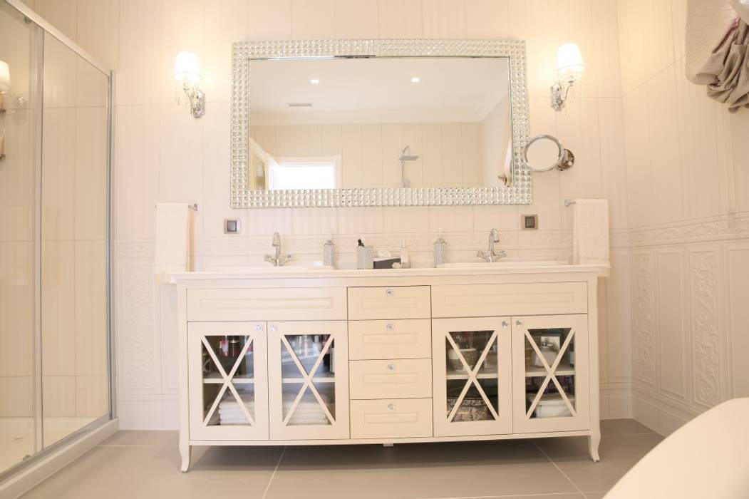 homify Modern bathroom