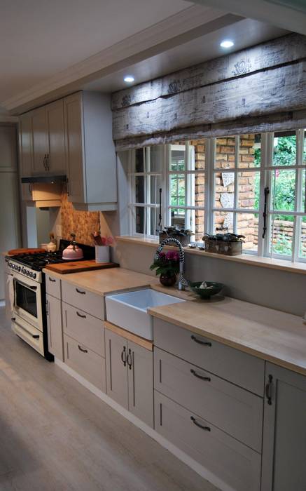 Project : De Wet, Capital Kitchens cc Capital Kitchens cc Cocinas de estilo rural Madera Acabado en madera