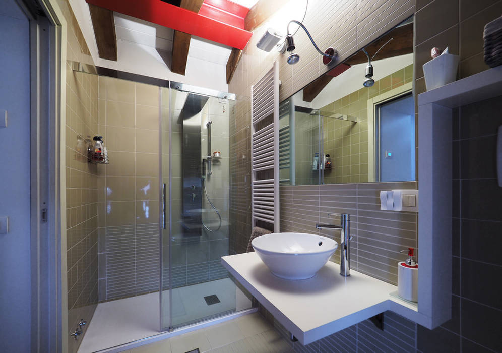 Casa per due artisti, LASAstudio LASAstudio Modern bathroom Wood Wood effect