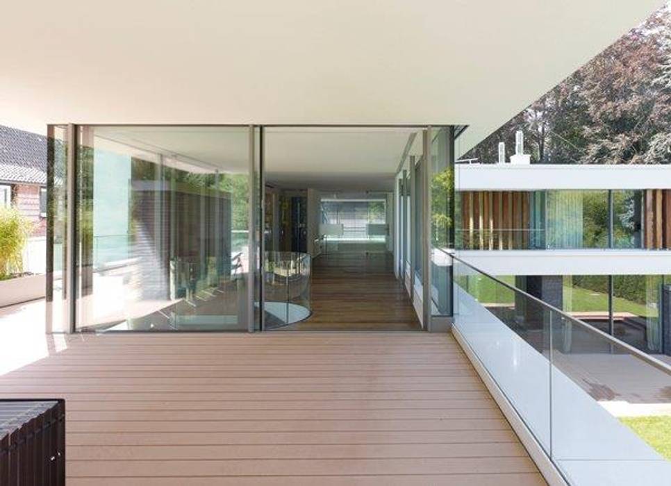 Villen Bauten, Burckhardt Metall Glas GmbH Burckhardt Metall Glas GmbH Modern style balcony, porch & terrace