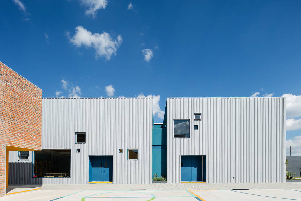 Taleny School, ARO estudio ARO estudio Puertas y ventanas de estilo moderno