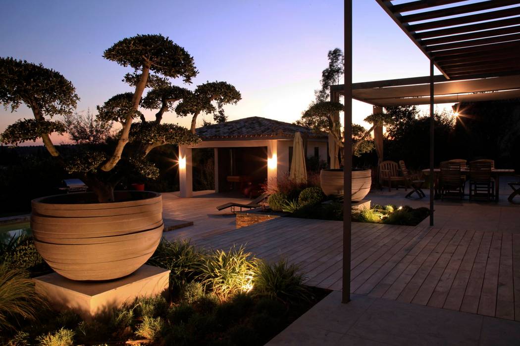 //Aix en provence//Jardin Déco, CONCEPTUELLES PAYSAGE ET DECORATION CONCEPTUELLES PAYSAGE ET DECORATION Jardin moderne Plante,Ciel,Biens,Léger,Crépuscule,Immeuble,Arbre,Architecture,Le coucher du soleil,Arecales