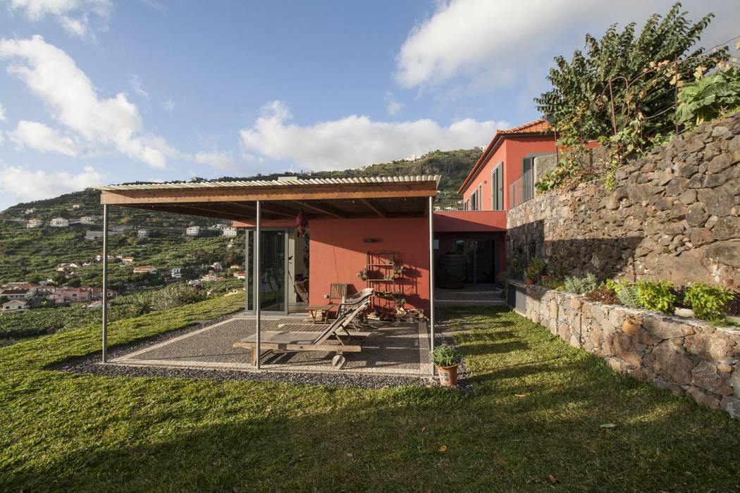 Terrace View Mayer & Selders Arquitectura Balcones y terrazas de estilo minimalista Madera Acabado en madera Terrace view,outdoor space,basalt