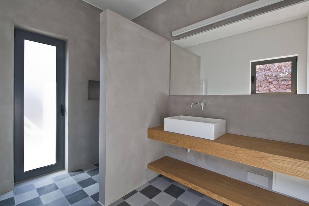 Casa de Banho Mayer & Selders Arquitectura Casas de banho minimalistas Betão bancada em madeira,microcimento,ladrilho hidráulico,casa de banho,minimal