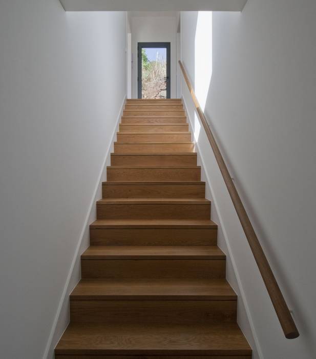 Stair Mayer & Selders Arquitectura Pasillos, vestíbulos y escaleras de estilo minimalista Madera Acabado en madera minimal,wood stairs