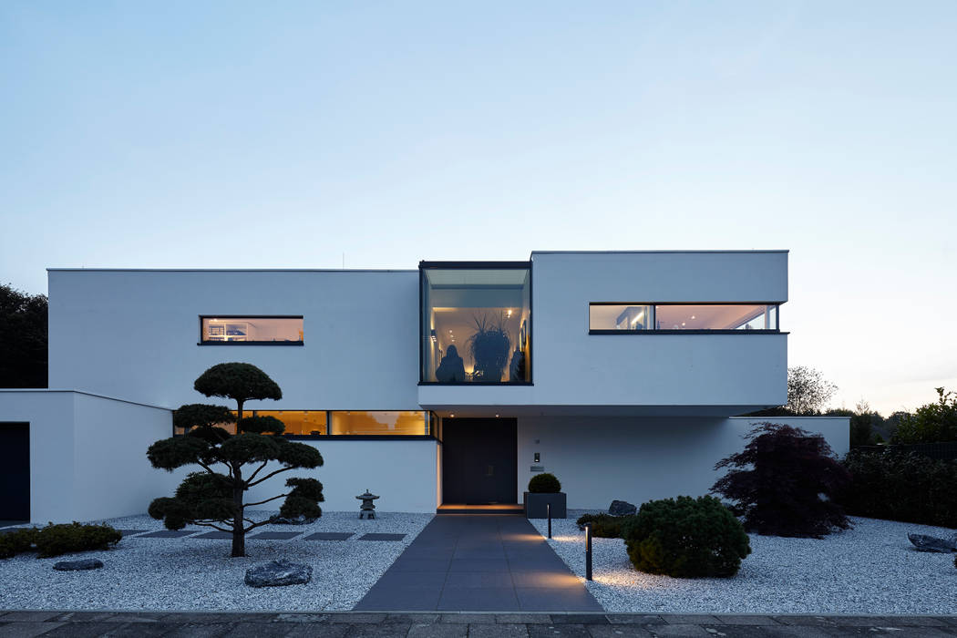 Moderne Luxusvilla im kubischen Stil, Lioba Schneider Architekturfotografie Lioba Schneider Architekturfotografie Casas estilo moderno: ideas, arquitectura e imágenes