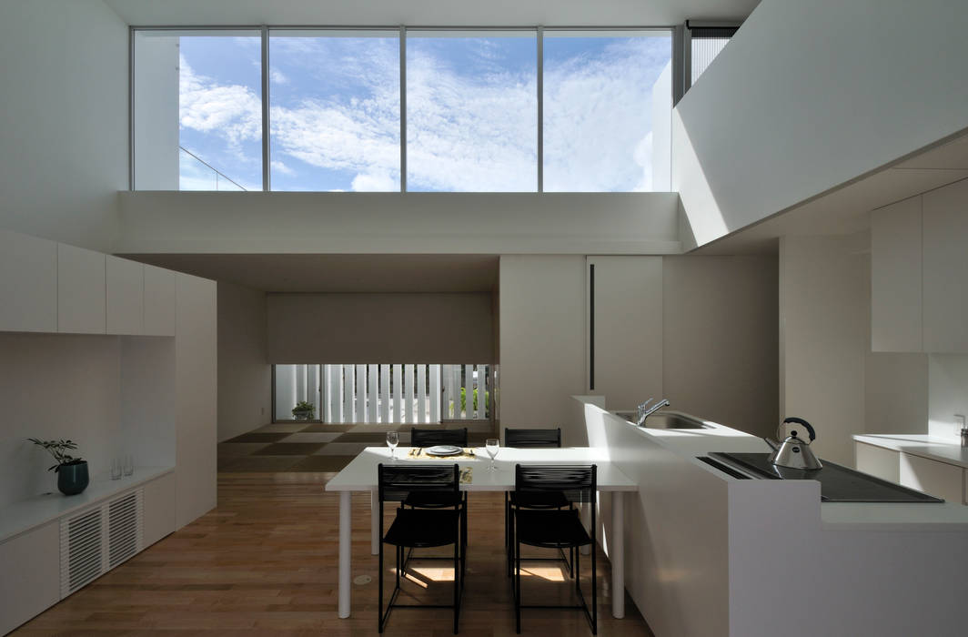 ＮＫＮＤＫＲ-ＨＯＵＳＥ, 門一級建築士事務所 門一級建築士事務所 Modern dining room Glass