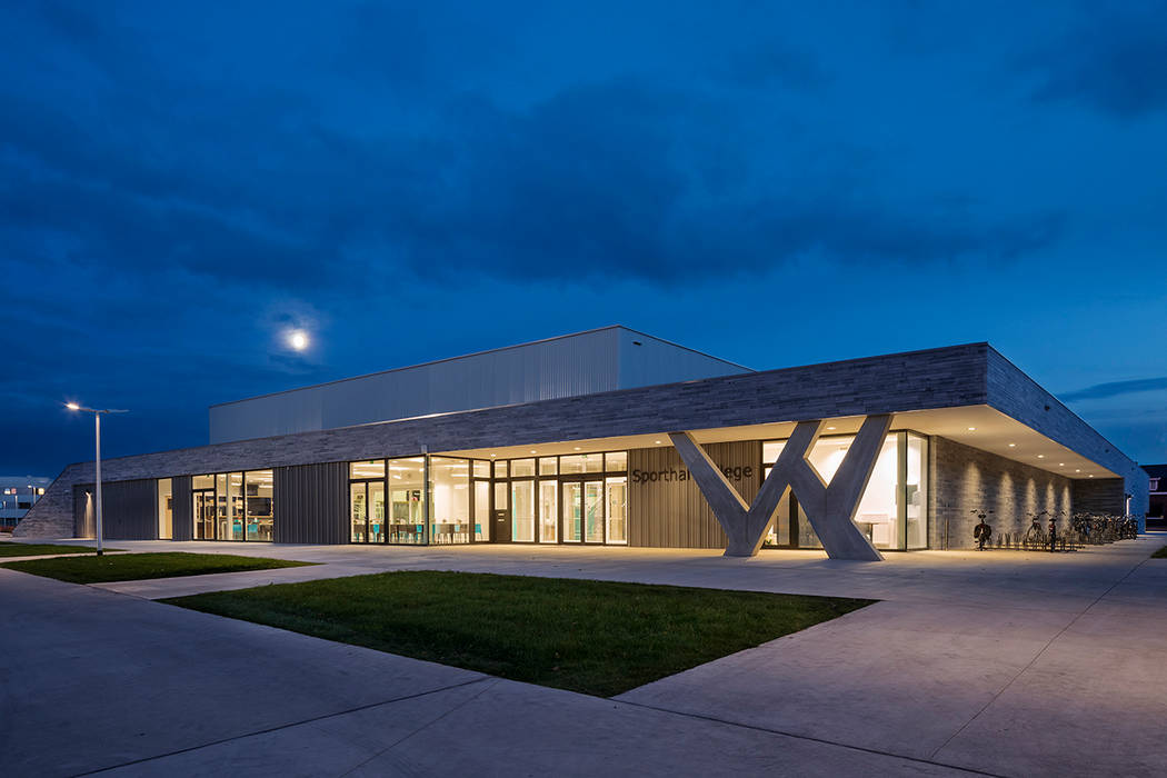 SCHOOL CAMPUS PEER, BELGIUM, Bekkering Adams architecten Bekkering Adams architecten Moderne fitnessruimtes