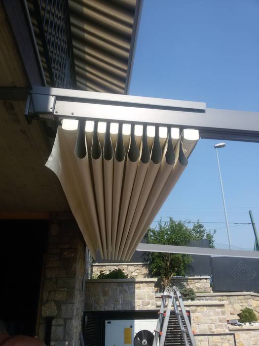 Pergola, detrazione fiscale 50%, zinesi design zinesi design Jardines modernos: Ideas, imágenes y decoración Hierro/Acero