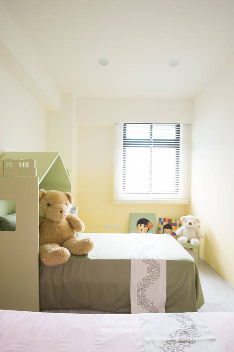 homify Scandinavian style nursery/kids room Beds & cribs