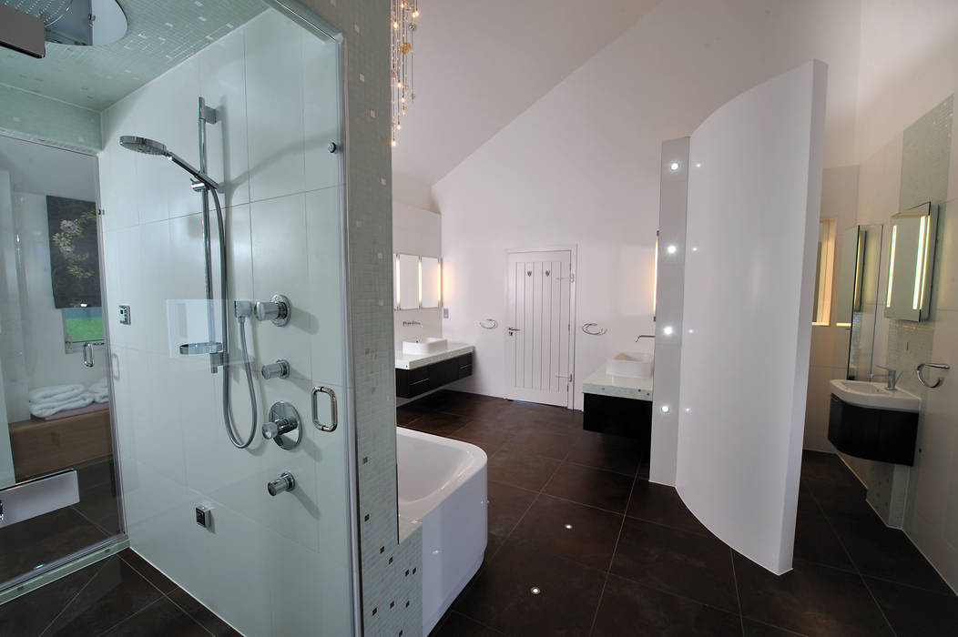 Sea House, Porth | Cornwall, Perfect Stays Perfect Stays Baños de estilo ecléctico Bathroom,ensuite,wall hung basin,walk in shower,luxury,modern,beach house,holiday home